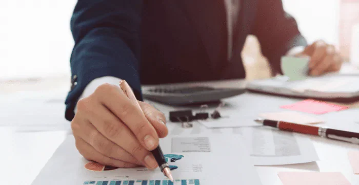 software akuntansi kontraktor memiliki fungsi yang dapat memudahkan perusahaan seperti memantau arus utang piutang