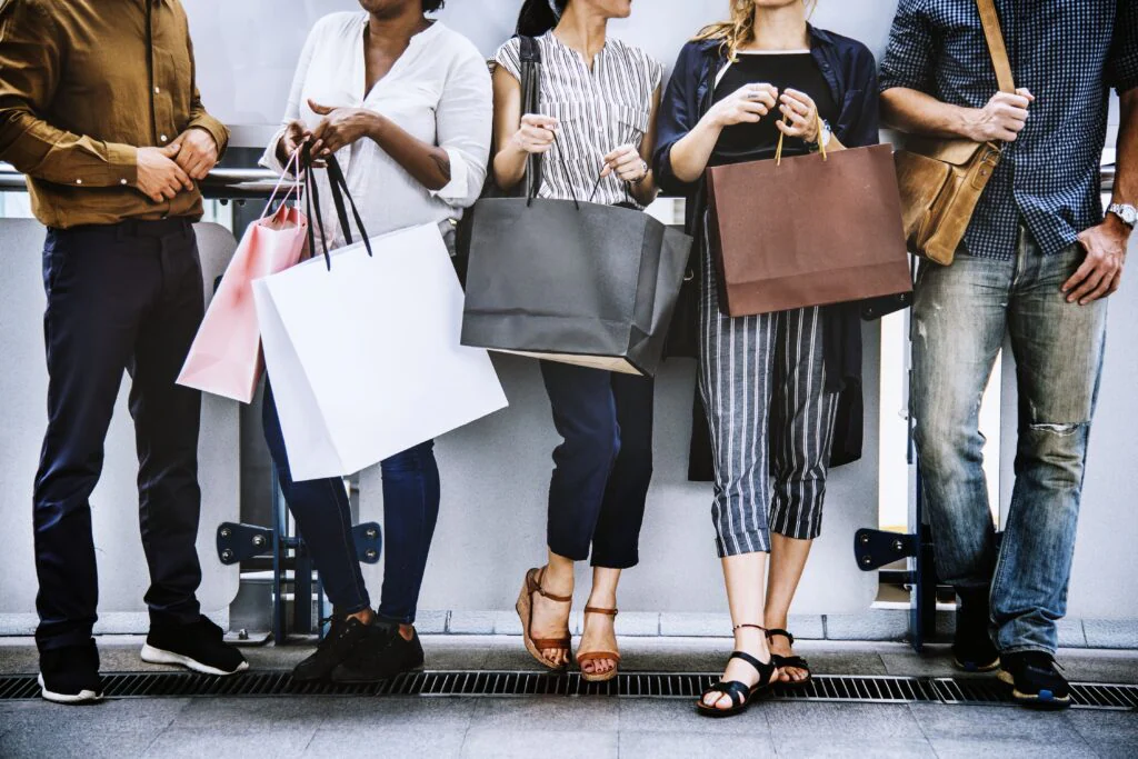 blog c871897203e8 female friends out shopping together min